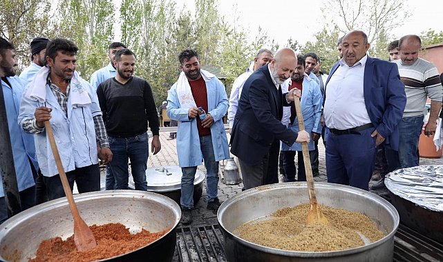 Başkan Çolakbayrakdar, şükür sofrasında vatandaşlarla birlikte