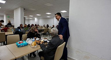 Başkan Savran depremzedelerle bir araya geldi