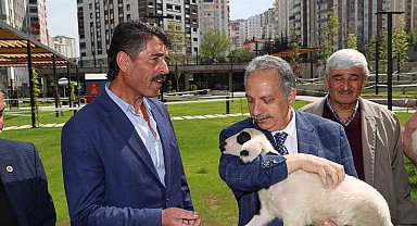 Başkan Yalçın'a 'Çiftçiler Günü' sürprizi