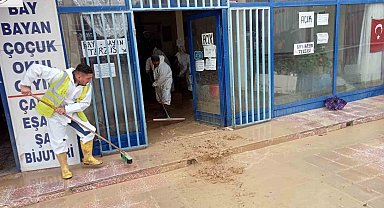 Başkent'te sel sonrası dükkanlar kullanılamaz hale geldi