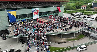 Bosna Hersek'te "10. Çocuk Şenliği"nde binlerce çocuğun Türkçe şarkıları yankılandı