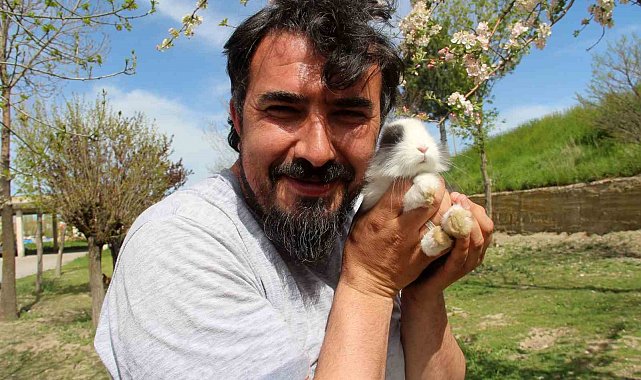 Bu terminale gözü yaşlı gelenler gülümseyerek ayrılıyor