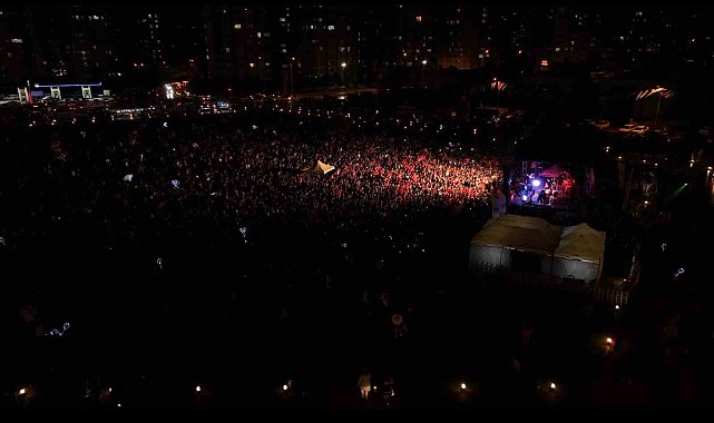 Büyükşehir'in Ahmet Şafak Gençlik Konserine yoğun ilgi