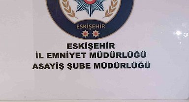 Çaldıkları ziynet eşyalarıyla birlikte yakalandılar