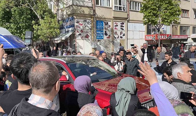 Çankırı'da Togg izdihamı: İlerlemekte güçlük çekti