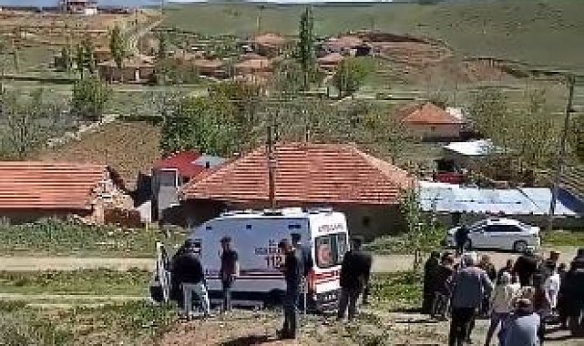 Cenaze çıkışı kabusu yaşadılar: Otomobil kalabalığa daldı, 6 kişi yaralandı