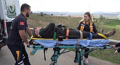 Cenazeye giden ailenin bulunduğu otomobil tır ile çarpıştı: 3 yaralı