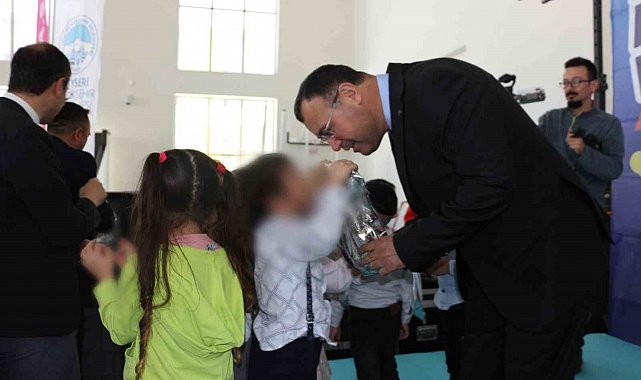 Ceza İnfaz Kurumu'nda anne yanında kalan çocuklara 23 Nisan kutlaması