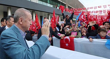 Cumhurbaşkanı Erdoğan: "500 bin civarında mülteciyi Suriye'nin kuzeyindeki briket evlere göndermeye başladık"