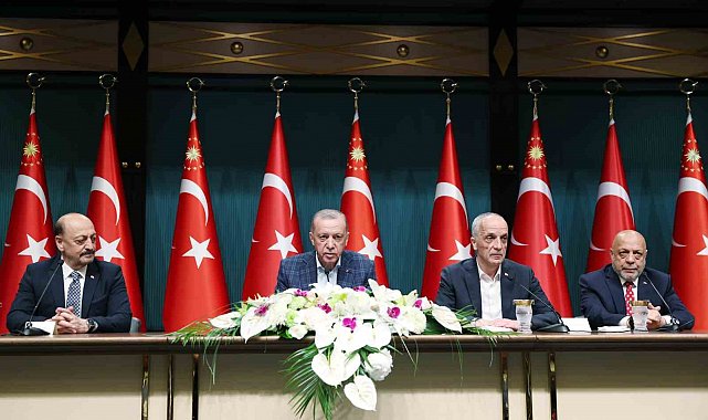 Cumhurbaşkanı Erdoğan: "En düşük kamu işçisi ücretini 15 bin liraya çıkarıyoruz"