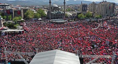 Cumhurbaşkanı Erdoğan'ın "Rekor kırdı" dediği Kayseri mitinginde tarihi kalabalık havadan görüntülendi