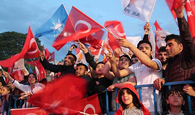 Cumhurbaşkanı Erdoğan'ın seçim zaferine Konya'da coşkulu kutlama