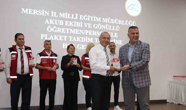 Deprem bölgelerinde görev alan 253 gönüllü öğretmene plaket