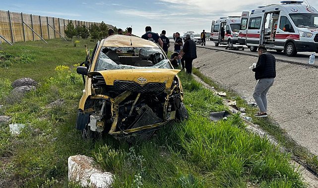 Deprem bölgesine oy vermeye gittiler, dönüş yolunda takla attılar