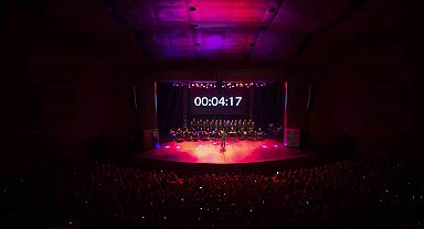 Depremde 7 üyesini kaybeden Antakya Medeniyetler Korosu, Mersin'de konser verdi