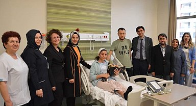 Depremzede hemşireye 'Hemşireler Günü' jesti