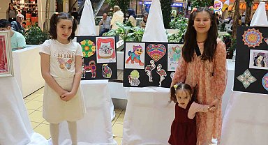 Depremzede kadınlar el emeklerini sergiledi