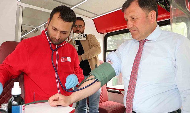 Depremzede vatandaşlardan kan bağışına yoğun ilgi