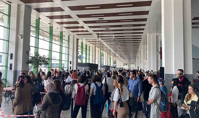 Depremzedeler oy kullanabilmek için memleketlerine gidiyor