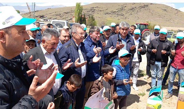 Develi Bölgesinde Şeker Pancarı Tohumları Toprakla Buluşmaya Başladı