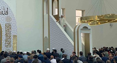 Diyanet İşleri Başkanı Erbaş: "Ayasofya'yı fethin sembolüne, İslam'ın mabedine dönüştüren, Peygamberimiz'in müjdesine nail olma arzusudur"