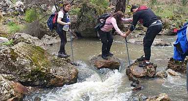 Doğa yürüyüşçüleri Zahran Vadisi'nde eşsiz manzaraları fotoğrafladı