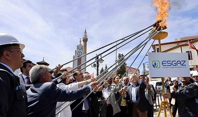 Doğalgaza kavuşan Günyüzü'nde törenle meşale yakıldı