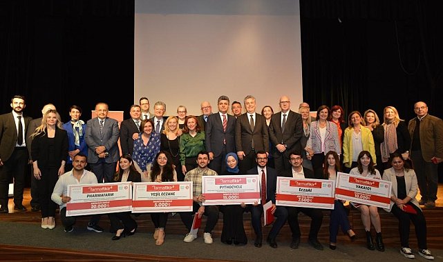Eczacılık Fakültesi öğrencisinden önemli başarı