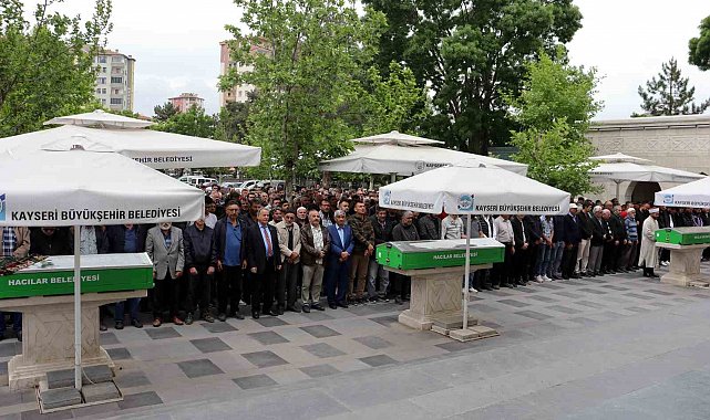 En acı cenaze: Anne ve 2 çocuğu yan yana son yolculuğuna uğurlandı