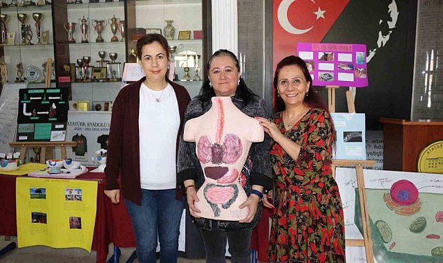 Eskişehir Atatürk Lisesi'nde 'Biyoloji derslerinde işlenen konular' okulda sergilendi