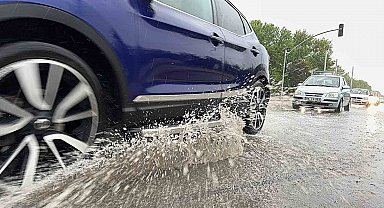 Eskişehir'de gök gürültülü sağanak yağmur