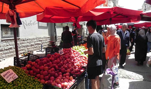 Eskişehir'deki pazarlarda bazı ürünlerin fiyatları azaldı, bazılarının ise arttı