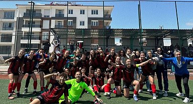 Eskişehirspor farklı kazanarak play-off'u garantiledi
