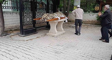 Etliekmekçide silahlı saldırı sonrası hayatını kaybeden kişi defnedildi