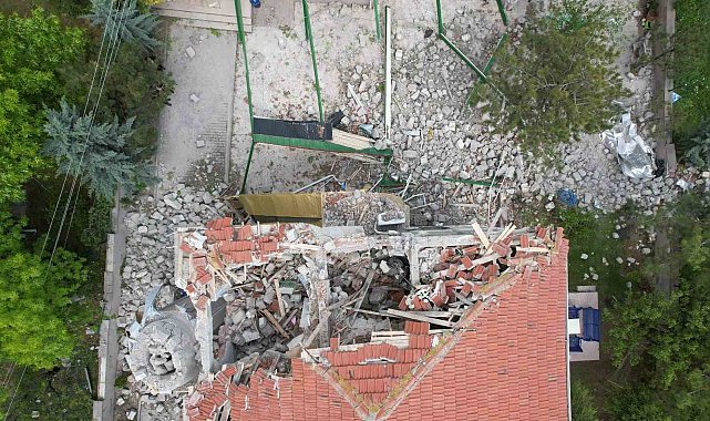 Fırtınada minaresi yıkılan cami havadan görüntülendi