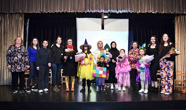 Görme engelli çocuklardan 'Şarkılı Türkülü Masallar' etkinliği