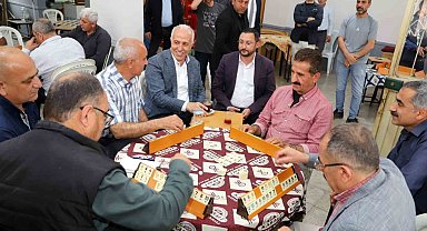 Gültak, gençlerle sohbet etti, esnafı dinledi