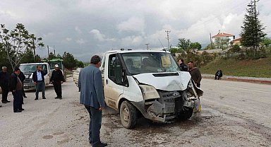 Günyüzü'nde maddi hasarlı trafik kazası meydana geldi