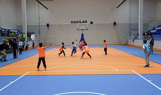 Hacılar Kapalı Spor Salonu ilk etkinliğe ev sahipliği yaptı