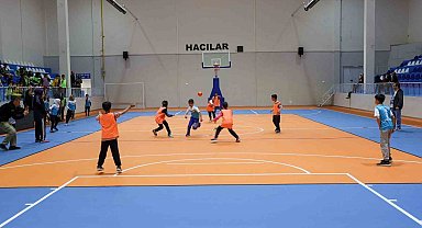 Hacılar Kapalı Spor Salonu ilk etkinliğe ev sahipliği yaptı