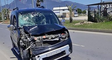 Hafif ticari araçla elektrikli bisiklet çarpıştı: 2 ölü