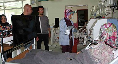 Hastalar sıkılmasın diye yataklarına televizyon asıldı