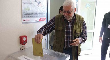 Havaalanında 2. tur için oylar atılıyor