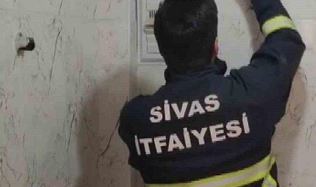 Havalandırma boşluğunda mahsur kaldı, itfaiye ekiplerince kurtarıldı