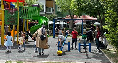 İdari tatil ile parklarda çocuk cıvıltısı hakim oldu