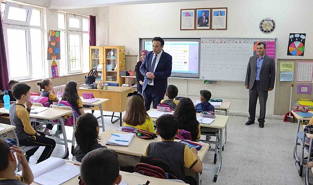 İl Milli Eğitim Müdürü verdiği sözü tuttu, öğrenciler unutulmaz bir gün yaşadı