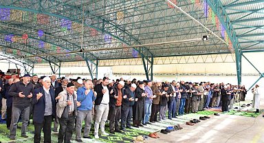 İnönü'de binlerce kişi yağmur duası için toplandı