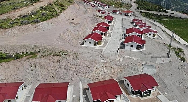 İzmir’deki heyelan mağdurları yeni evlerine kavuştu