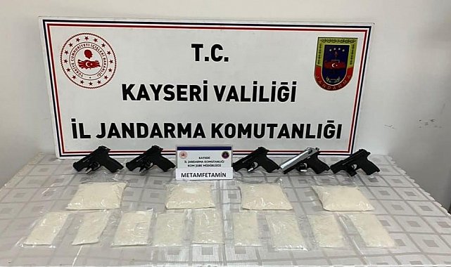 Jandarmadan uyuşturucu tacirine suçüstü: Uyuşturucuyu kombiye saklamışlar