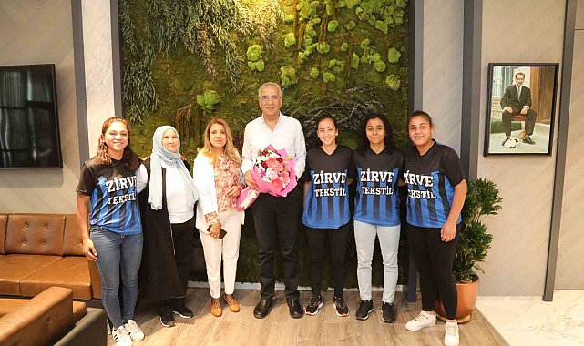 Kadın sporcular başarılarını Başkan Tarhan ile paylaştı